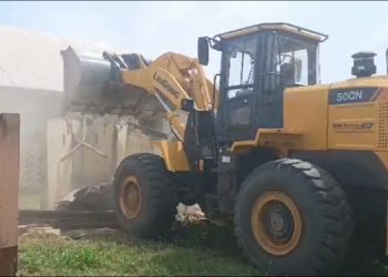 Krachi East Assembly demolishes dilapidated public toilet structures to curb health risks in Dambai