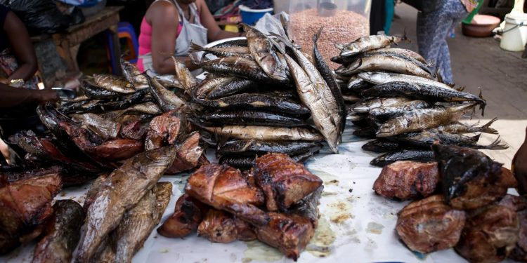 Fishmonger threatens curses after alleged dollar scam worth GH¢1,600