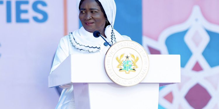 Vice President represents President Mahama at Ahmadiyya Jalsa Salana in Winneba